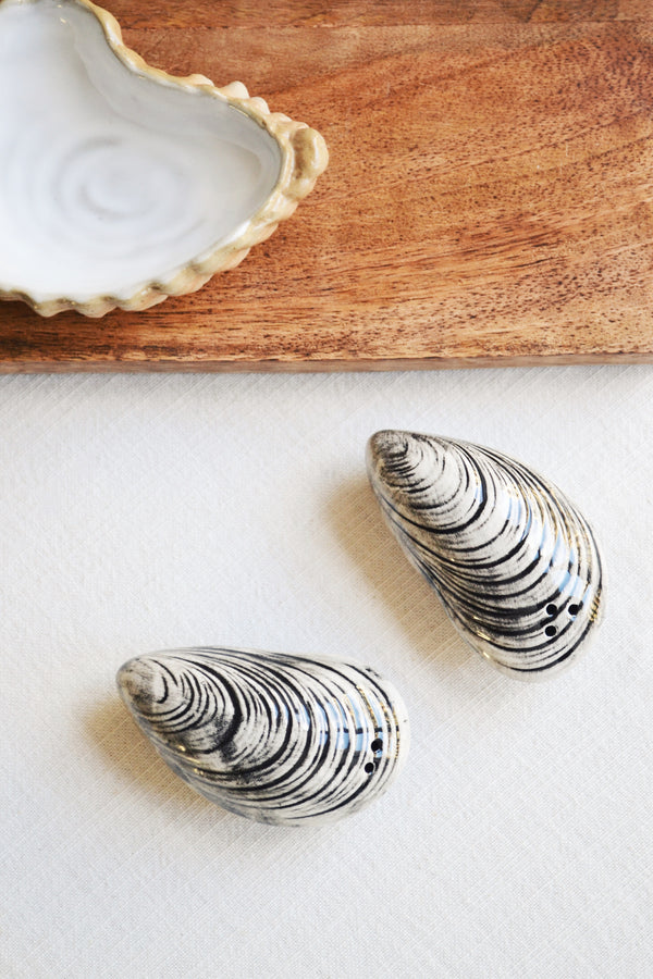 Salt and Pepper Mussel Shakers