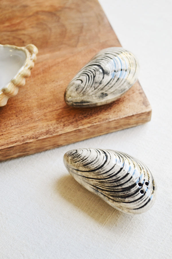 Salt and Pepper Mussel Shakers