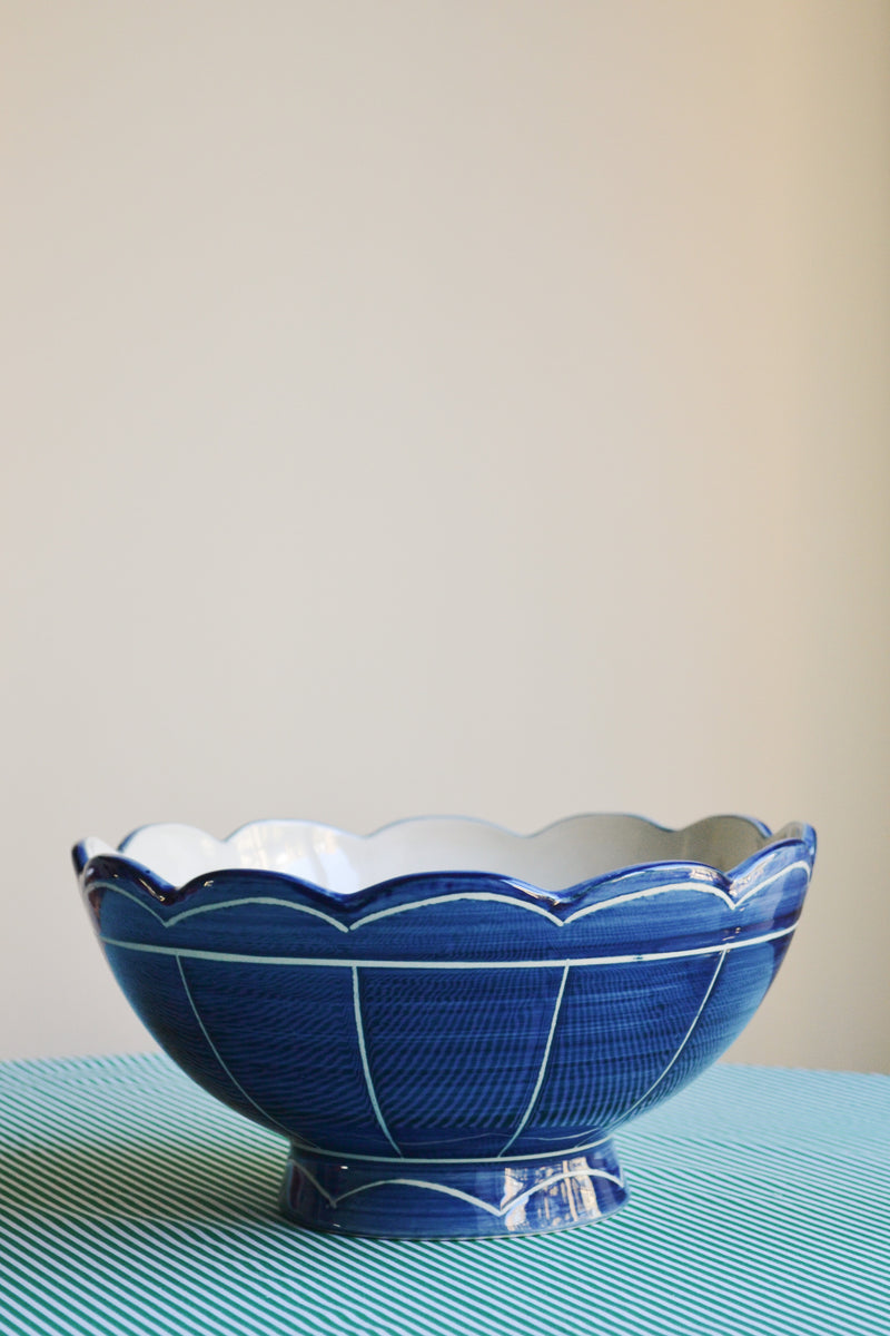 Dark Blue Scalloped Stoneware Bowl