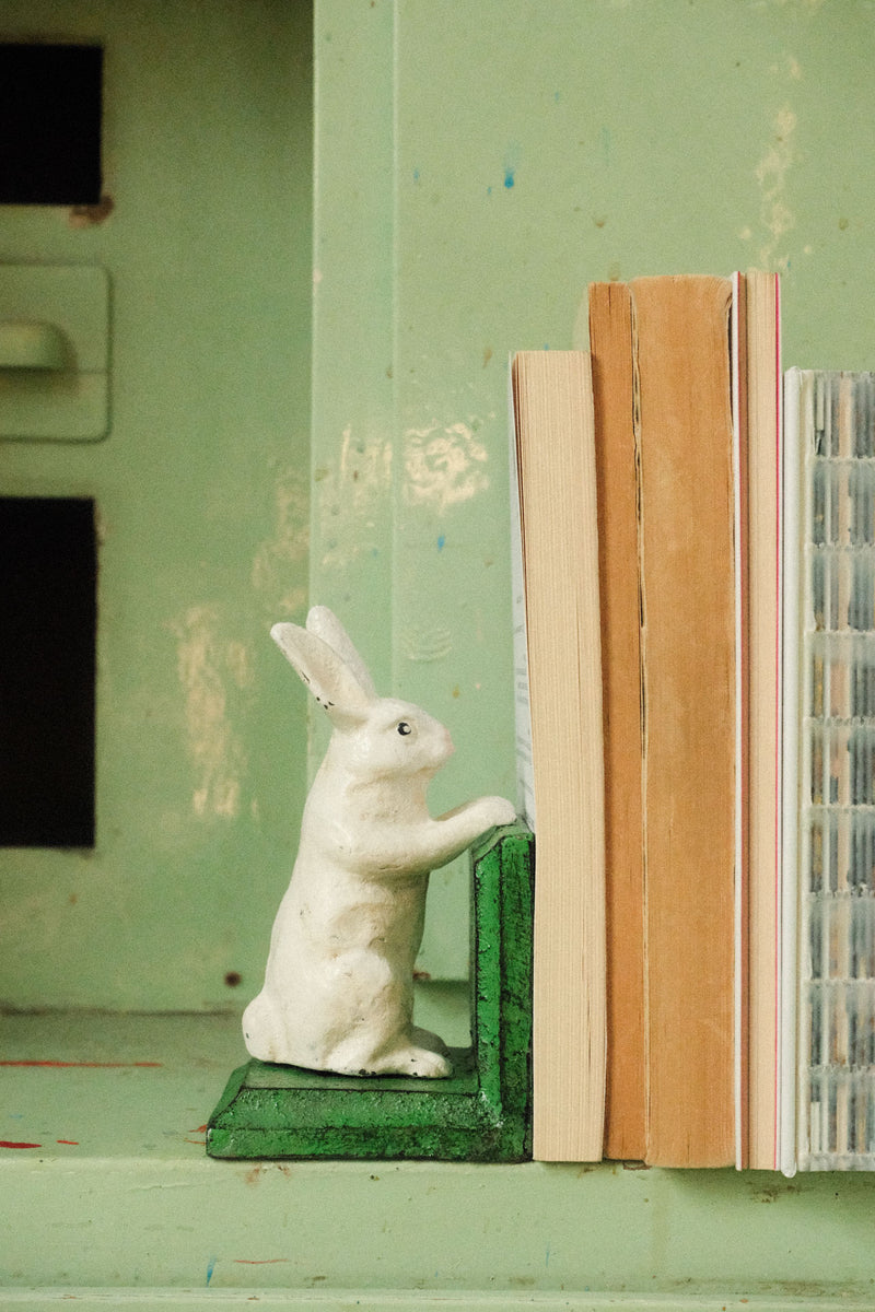 Cast Iron Antiqued Pair of White Rabbit Bookends – Spicer and Wood