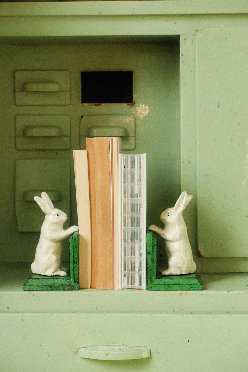 Cast Iron Antiqued Pair of White Rabbit Bookends – Spicer and Wood