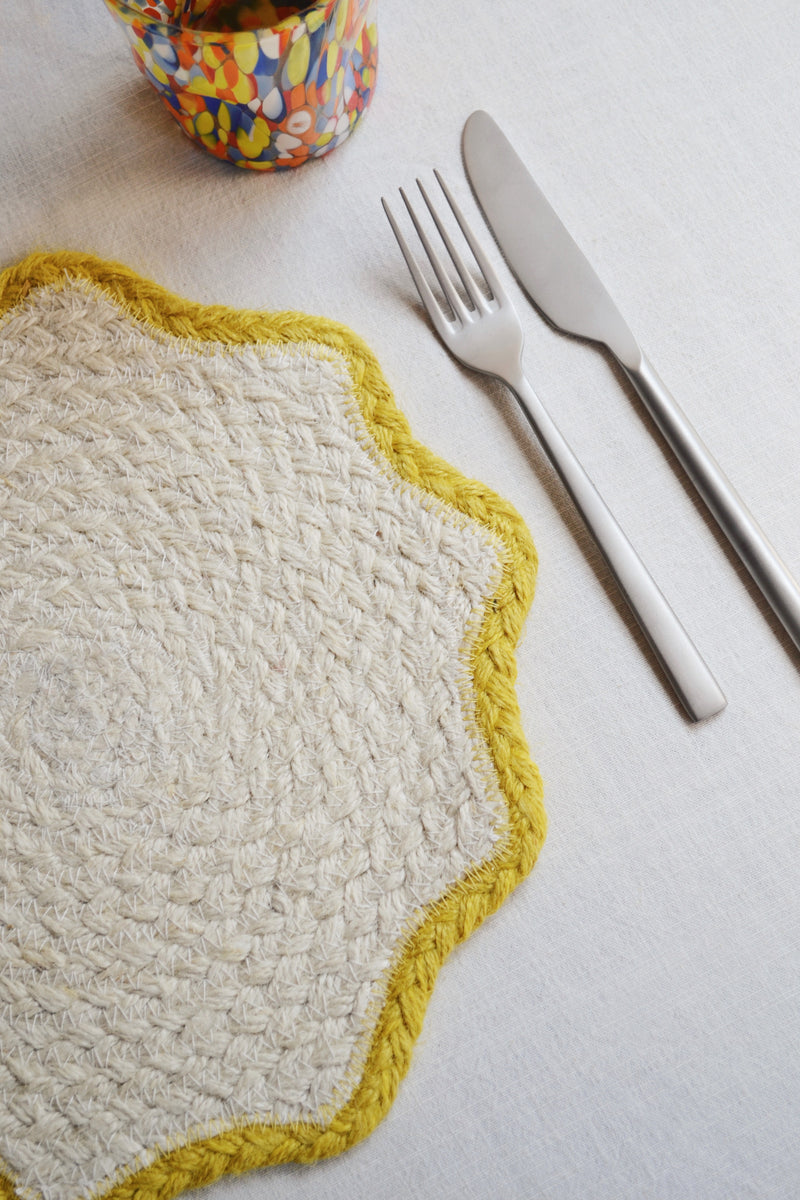 Scalloped Jute Placemat - Yellow