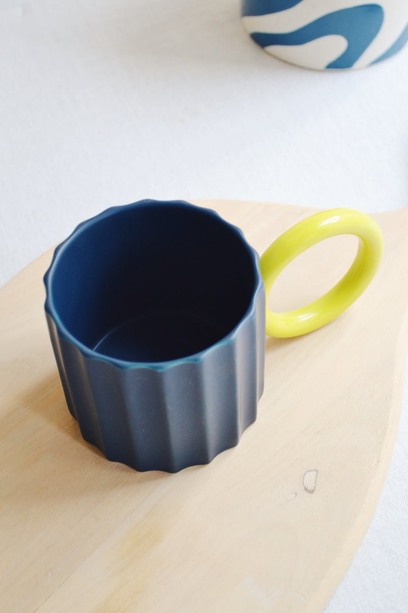 Big Handle Grooved Mug - Two Colours Available
