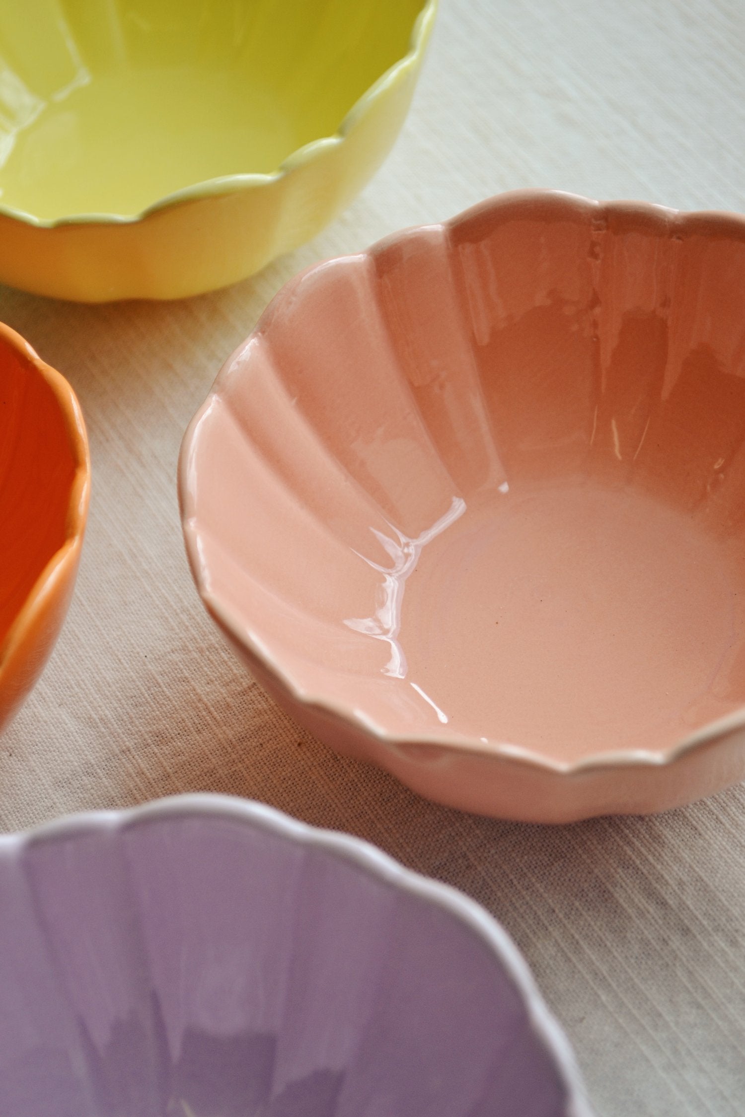 SCALLOPED BOWL & SPOON SET