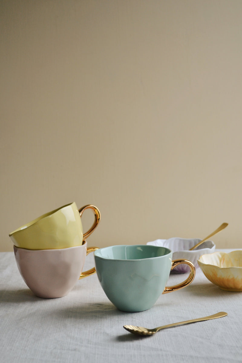 Bold & Bright Yellow Mug (500ml) with Designer Golden Handle – Tasse de Thé
